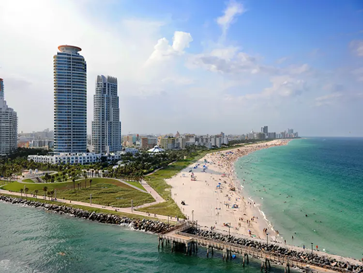 Vista aérea de Miami Beach, na Flórida: cidade administrada com recursos em nuvem (Shutterstock)