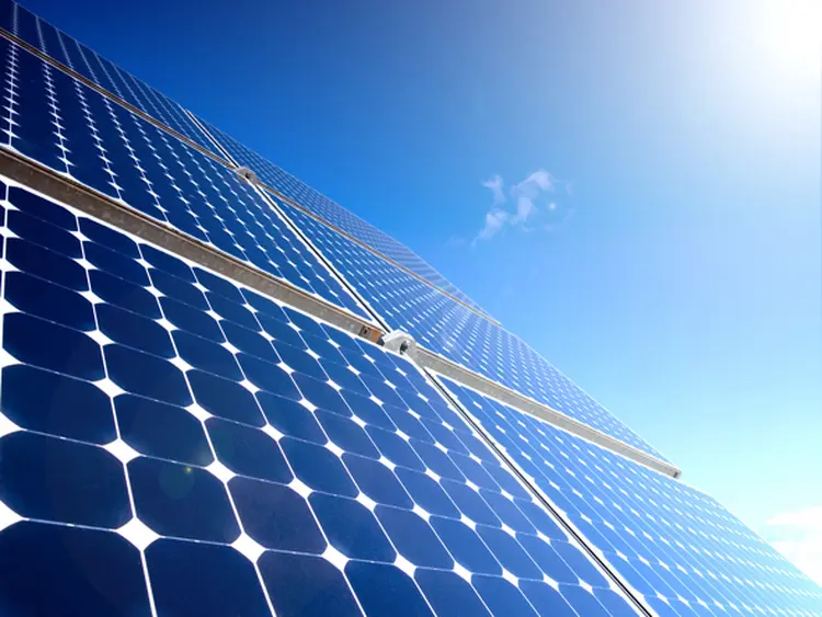 Energia solar: crescimento de 900% na última década foi impulsionada por custos baixos e subsídios (Shutterstock/Shutterstock)