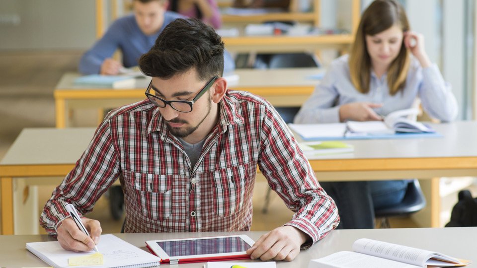 As dicas para começar um negócio na universidade