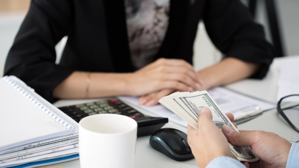 Como cortar benefícios dos funcionários sem gerar mal-estar?