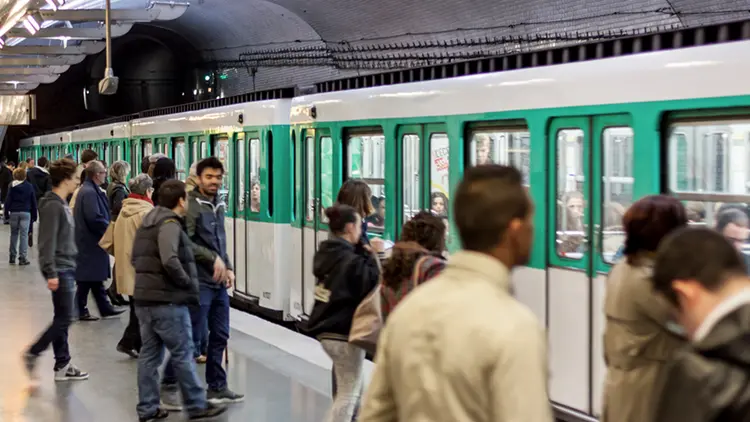 Metrô de Paris, na França: aumento na capacidade e diminuição no gasto energético com sistema driverless (iStockphoto)