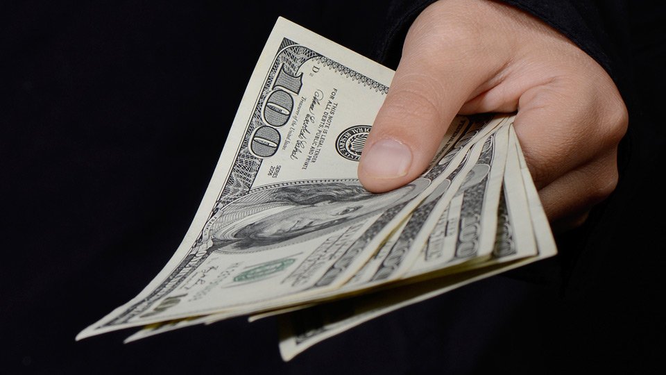 Como entrar em contato com investidores para minha ideia?