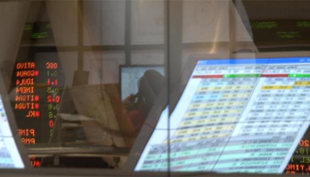 Pessimismo bate à porta no último pregão da semana
