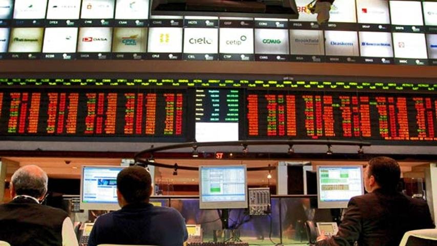 BNDES e Eike juntos novamente; dólar opera no vermelho