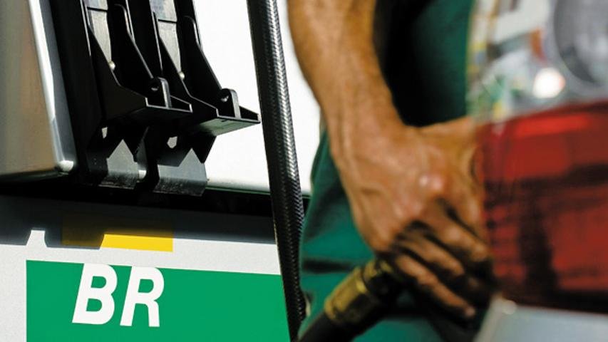 Petrobras desaba e GOL encara turbulência antes de balanço