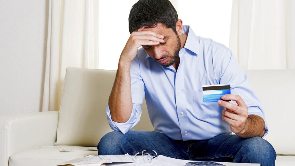 O que acontece se eu não pagar o cartão de crédito?
