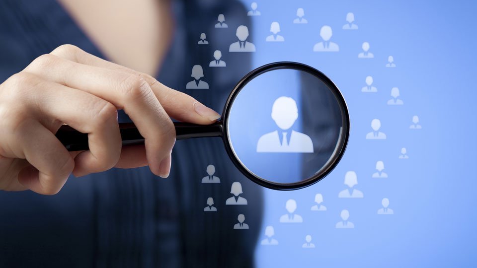 É melhor formar alguém sem experiência ou contratar pronto?