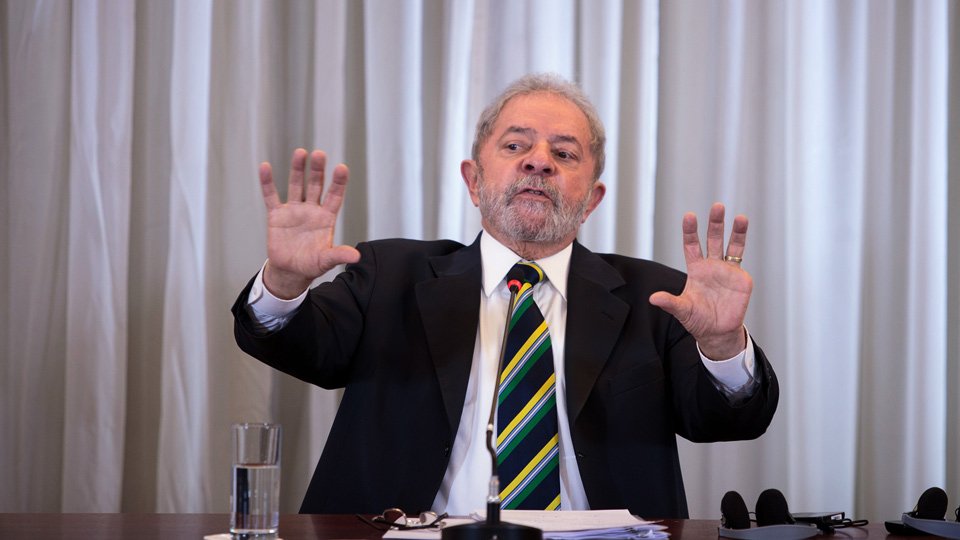 Bolsa dispara e dólar cai a R$ 3,65 com parecer contra Lula