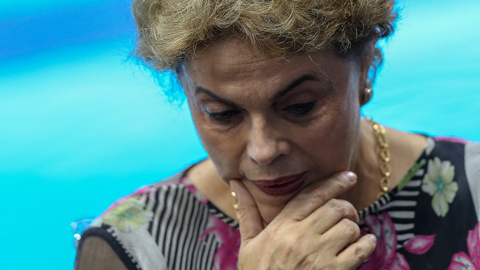 Dólar desaba a R$ 3,51 com possível derrota de Dilma