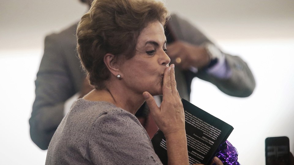 PP abandona Dilma e ações saltam ao maior nível em 10 meses