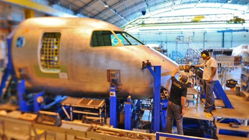 Turbulência forte para Embraer; Dell em dia de despedida