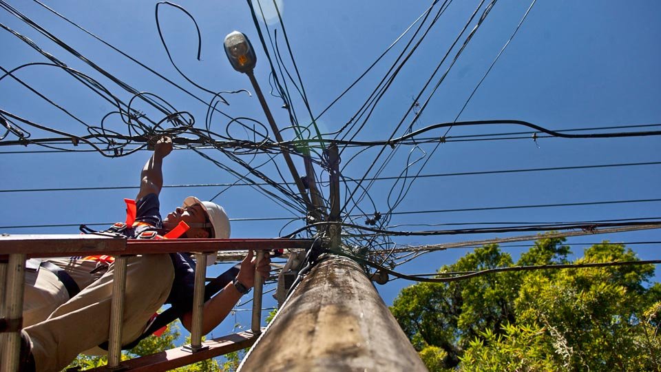 Nem o tarifaço salva setor de energia elétrica, diz Moody's