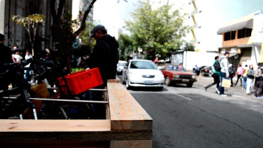 Tendência mundial, os parklets “estacionam” em SP