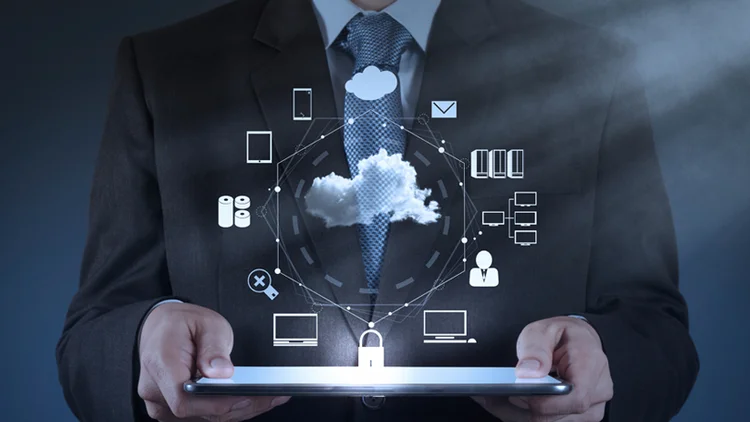 Fatia dos investimentos de TI dedicada à nuvem nas empresas deve crescer 7 pontos percentuais entre 2013 e 2018 (iStockphoto)
