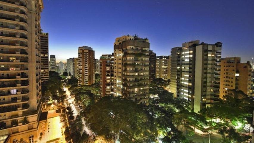 Construção com pé no freio? Há empresas que podem se dar bem