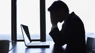 Imagem referente à matéria: 57% dos jovens formandos de 2025 estão pessimistas sobre o início de suas carreiras, diz pesquisa