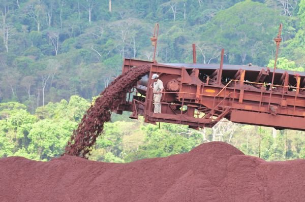 Ibovespa cai; mercado repercute rumores de OGX e de Vale - 2ª edição