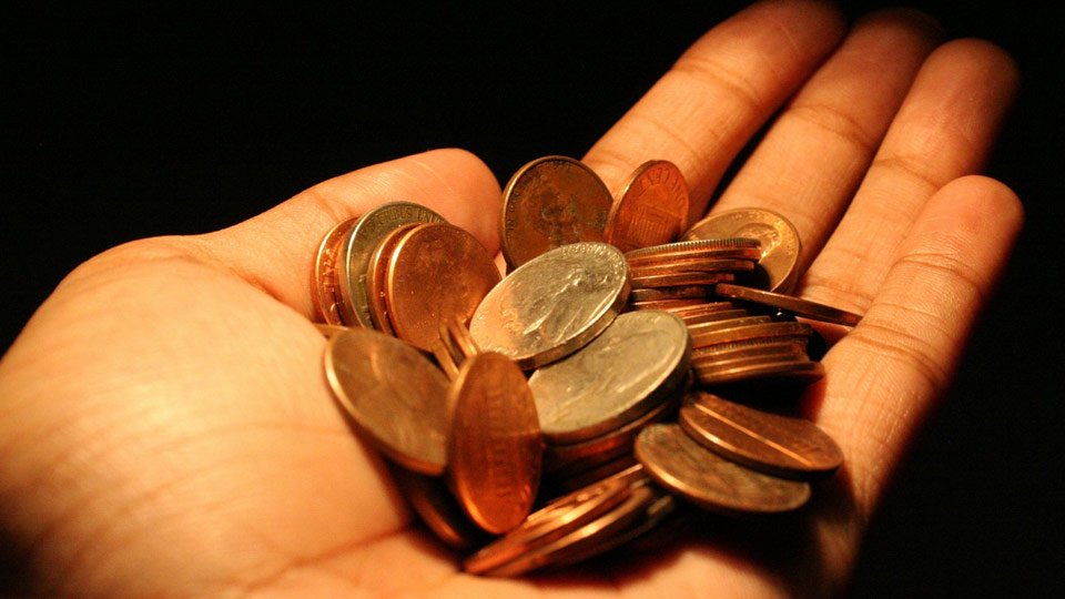 Como aproveitar os preços baixos de ações sem arriscar muito