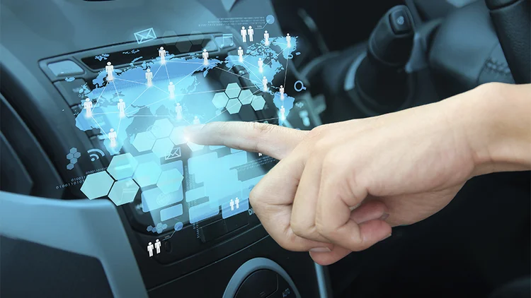 Carro conectado: motorista terá sistemas de navegação, mídia social e entretenimento no veículo (iStockPhoto)