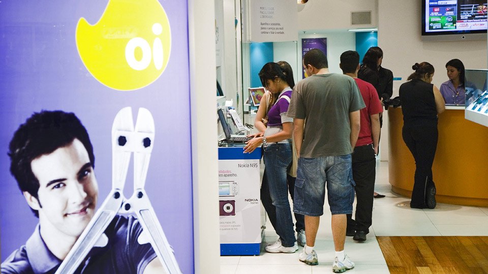 Oi tem a pior ação da semana e fusão com Tim está longe