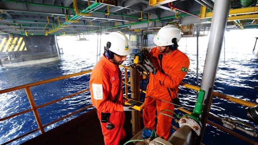 Petrobras e OGX abrem a semana nos holofotes do mercado