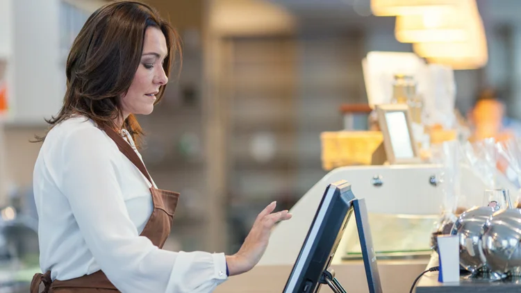Em rede: varejistas não precisarão mais instalar um equipamento para cada caixa registradora, já que o SAT pode ser compartilhado por vários caixas e impressoras (iStockphoto)