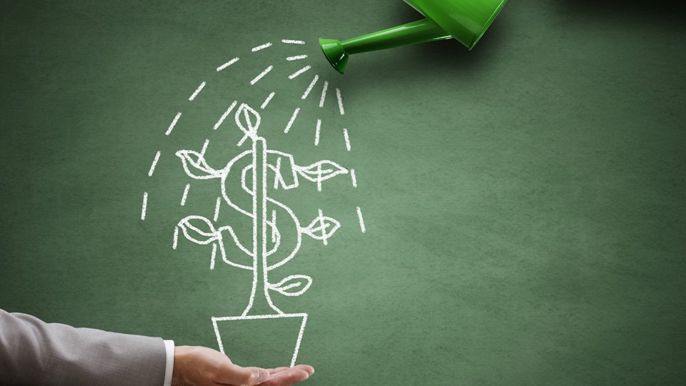 A melhora na perspectiva econômica beneficia as aplicações?