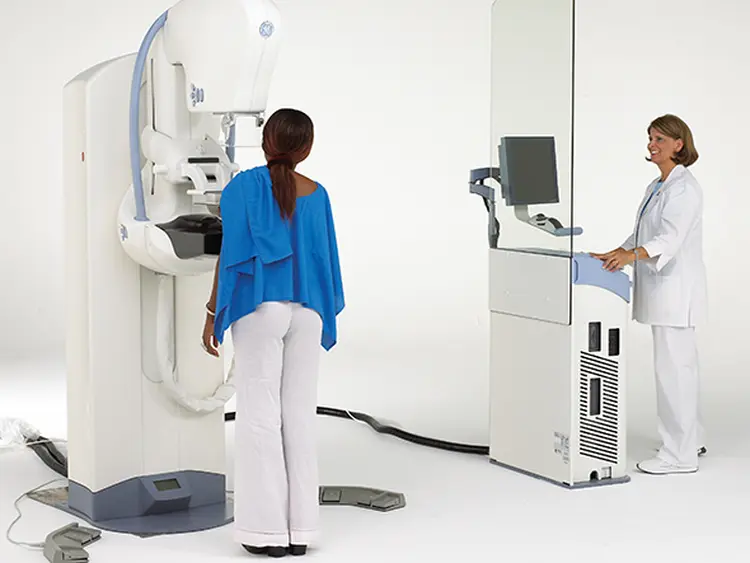 A mamografia é o principal exame para detecção precoce da doença (Divulgação / GE)