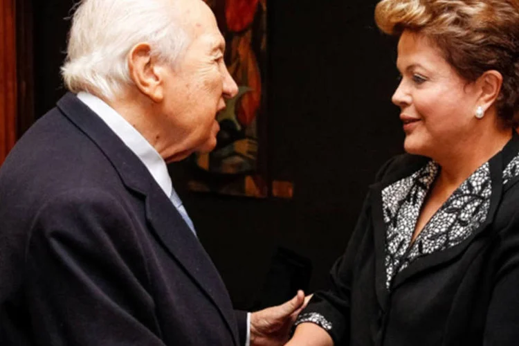 
	Dilma durante encontro com o ex-presidente de Portugal M&aacute;rio Soares: ele disse que a conversa foi &ldquo;amena e simp&aacute;tica&rdquo; e que ficou &ldquo;encantado&rdquo;
 (Roberto Stuckert Filho/Presidência da Republica)
