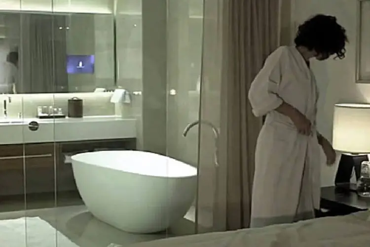 Smart blinds: tecnologia já é usada para separar quartos de banheiros em hotel de Tel Aviv (Reprodução/Facebook)