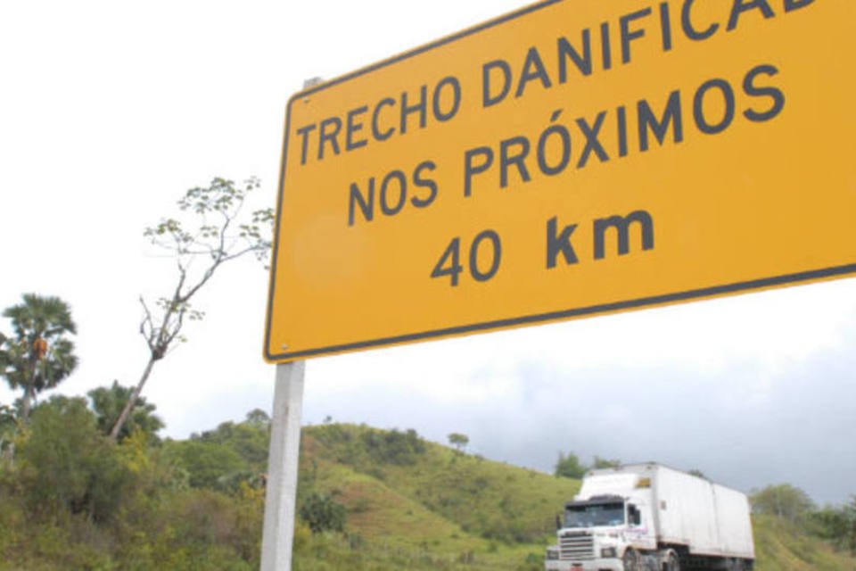 Quase metade das estradas brasileiras oferecem risco