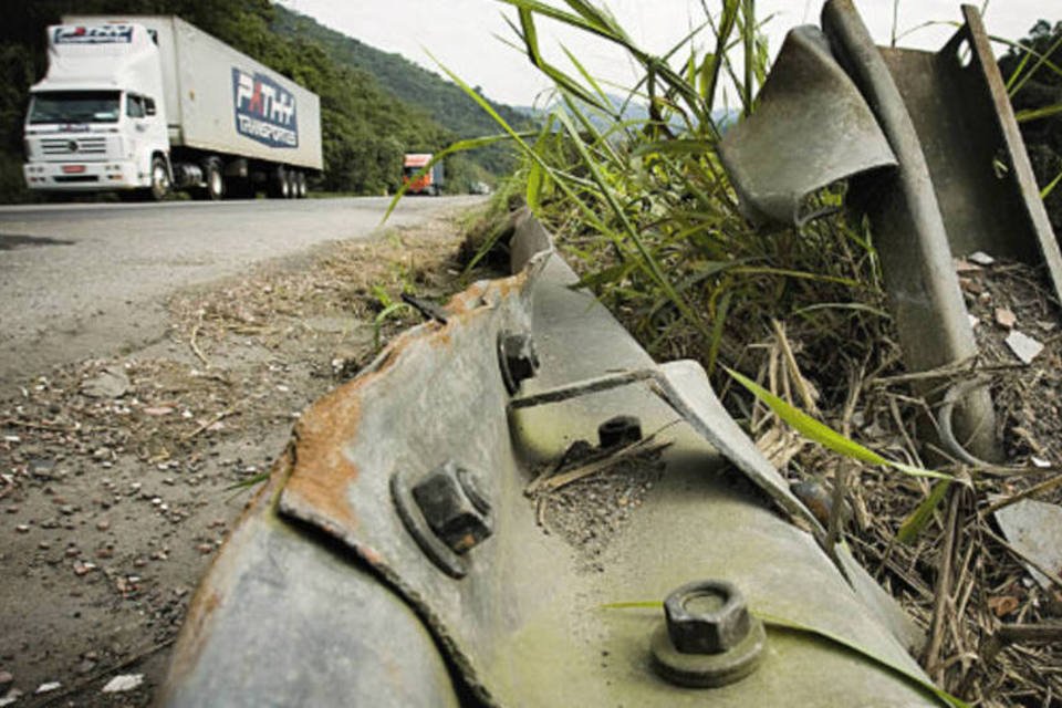 Acidente na rodovia Régis Bittencourt deixa três mortos