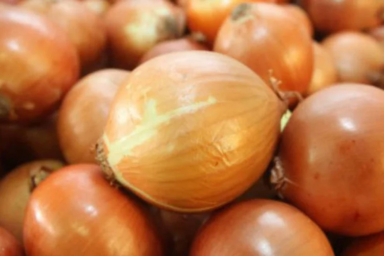 
	Cebolas: os pre&ccedil;os da cebola, da batata e do tomate s&atilde;o os que mais afetaram a infla&ccedil;&atilde;o dos alimentos, tanto positivamente como negativamente
 (Marcos Santos/USP Imagens)