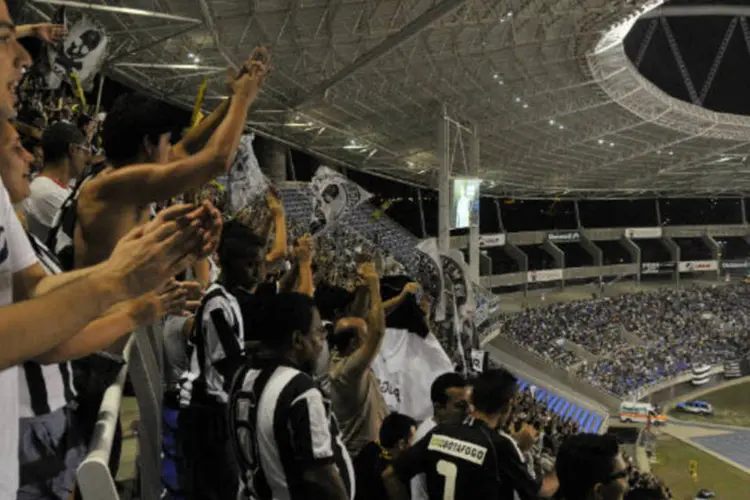 Torcedores do Botafogo são vistos em arquibancada do estádio João Havelange, o Engenhão, no Rio de Janeiro (ISMAR INGBER/VEJA RIO)