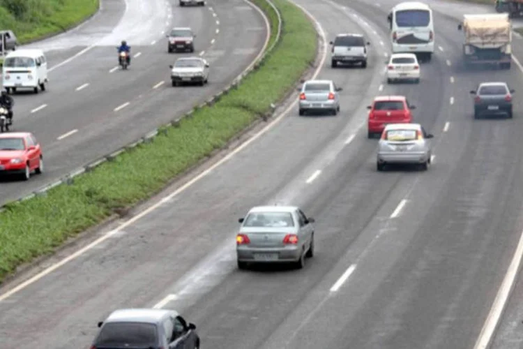 
	Trecho da rodovia BR-324: novo fundo aplicar&aacute; em empresas do setor de infraestrutura e pode ser mais rent&aacute;vel
 (Edson Ruiz/Placar)