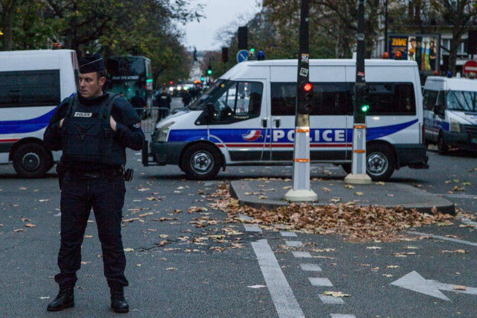 Carro alugado por suspeitos de ataques é encontrado em Paris