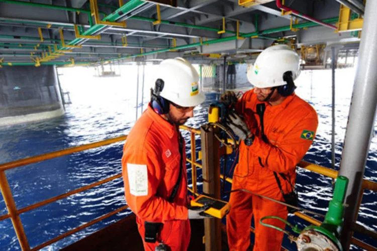 Plataforma da Petrobras: plano 2013-2017 prevê desinvestimentos totais de 9,9 bilhões de dólares (Germano Luders/EXAME)