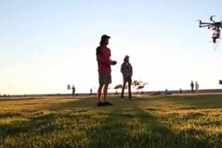 
	Drones em a&ccedil;&atilde;o: prot&oacute;tipo foi desenhado para aterrissar em lugares quase impratic&aacute;veis e em situa&ccedil;&otilde;es em que cada minuto conta
 (Reprodução)