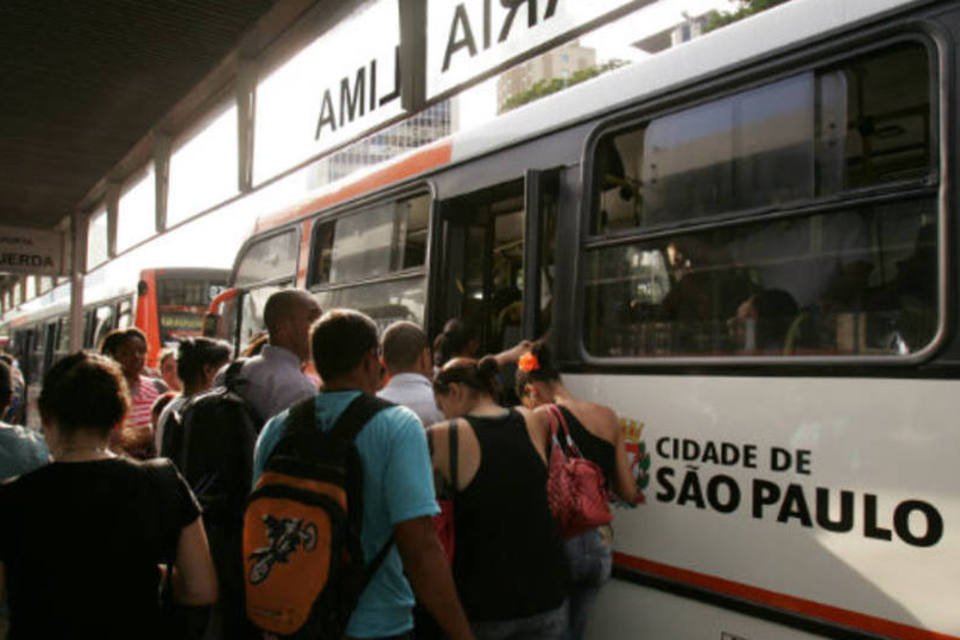 Doria desconsidera gratuidades para manter ônibus a R$3,80