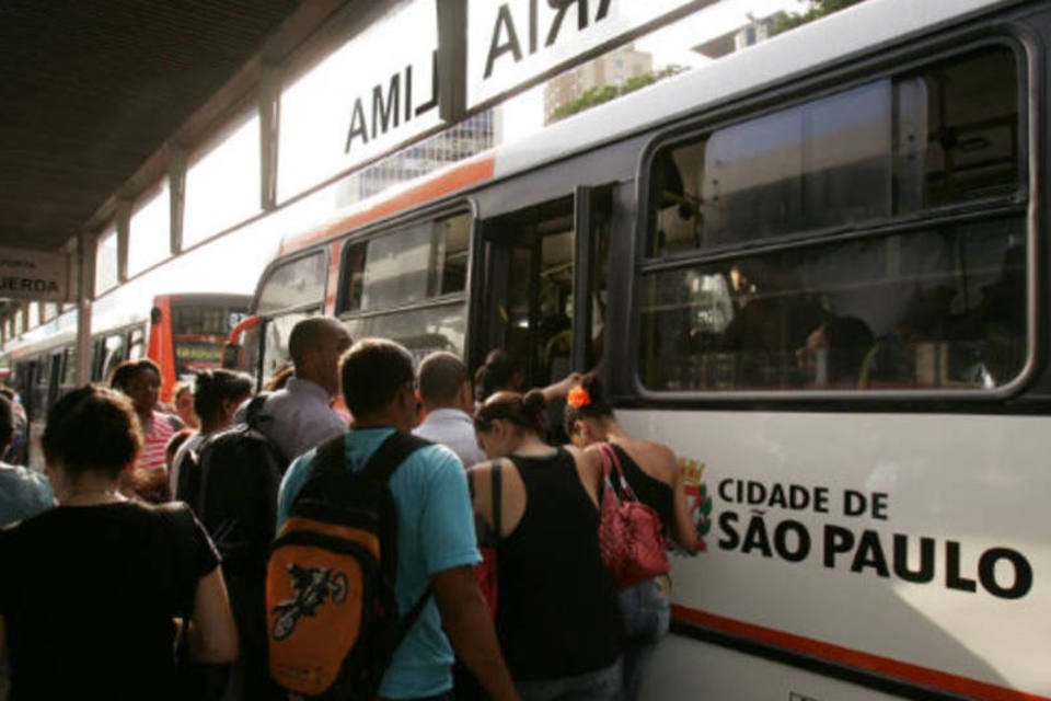 Ponto de ônibus em São Paulo (Fernando Moraes/VEJA)