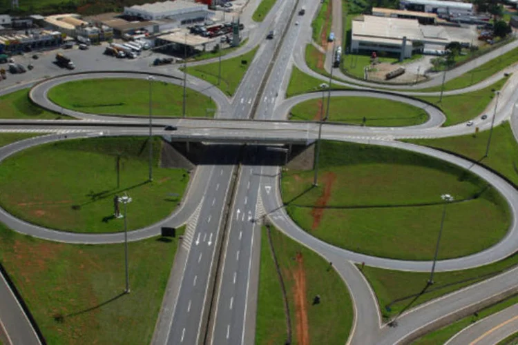 Trevo: Entroncamento das rodovias que passam pelo município de Pouso Alegre, em Minas Gerais (VEJA BH)