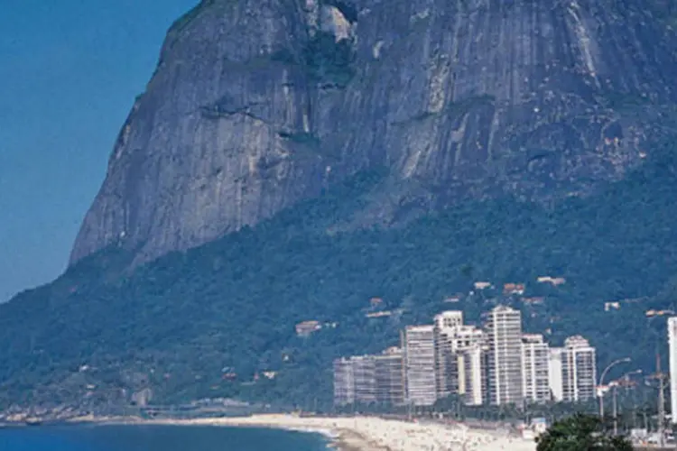 
	Rio de Janeiro:&nbsp;na C&acirc;mara, h&aacute; v&aacute;rios cartazes pedindo que a CPI n&atilde;o termine em pizza. H&aacute;, inclusive, picha&ccedil;&otilde;es em paredes e na porta do gabinete do vereador Braz&atilde;o.
 (Andre Valentim)