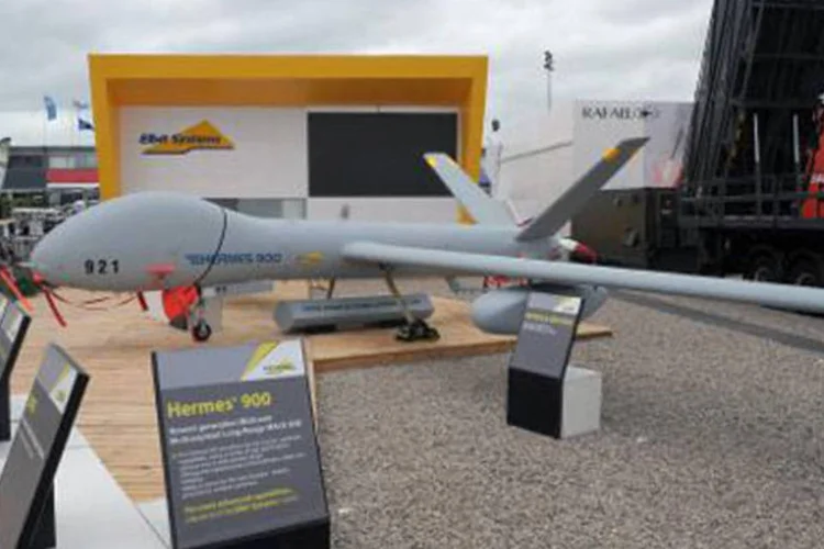 Um drone israelense é exibido no aeroporto de Le Bourget, perto de Paris, em 23 de junho de 2013. (Eric Piermont/AFP)