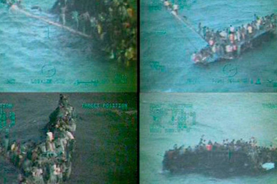 Imagens divulgadas pela Guarda Costeira norte-americana mostra resgate de haitianos em barco que naufragou na região das Bahamas
 (Ho/AFP)