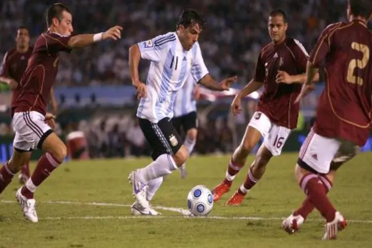 
	Jogo de futebol entre Argentina e Venezuela: a Argentina vem usando a Venezuela como modelo na pol&iacute;tica nos &uacute;ltimos dez anos, segundo relat&oacute;rio do Citi
 (Getty Images)