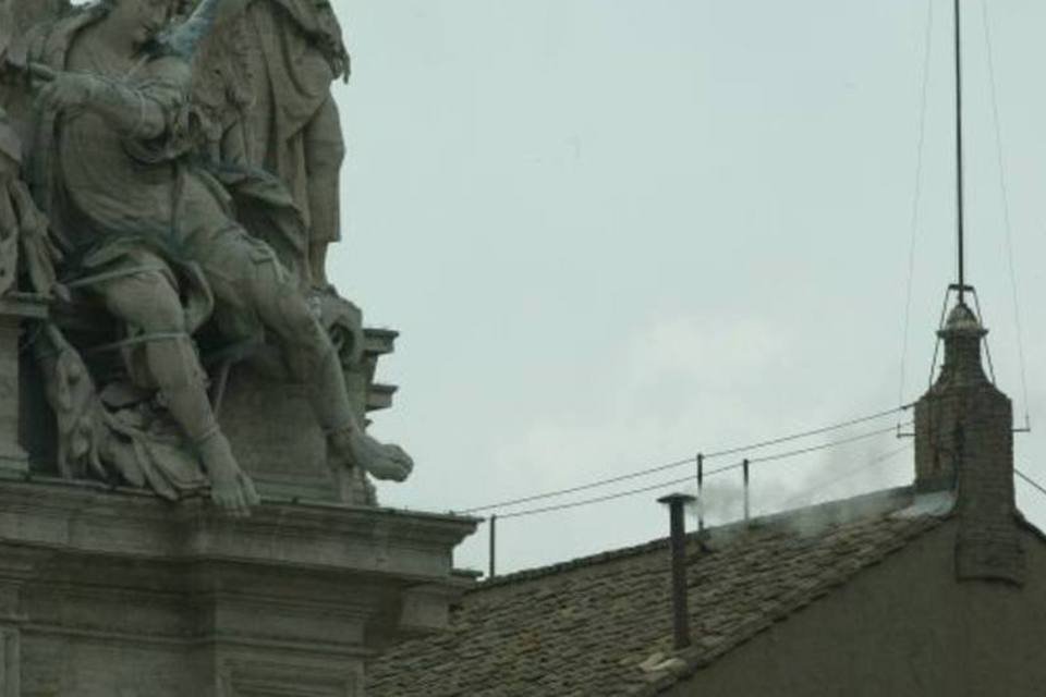 No primeiro dia do conclave, fumaça será emitida até a noite