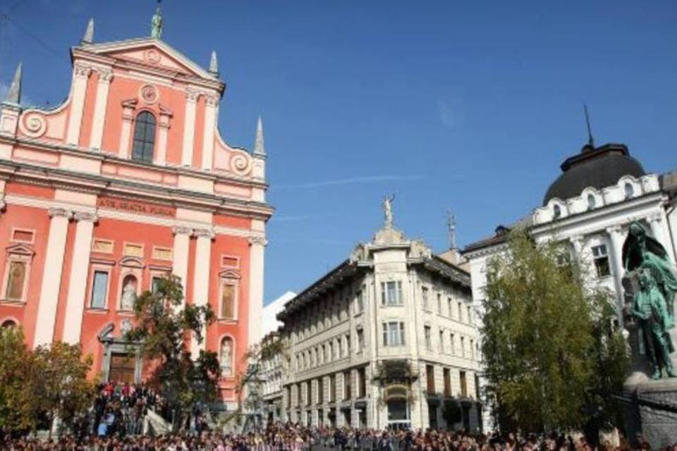 Pesquisa: ex-primeiro-ministro vence eleições da Eslovênia