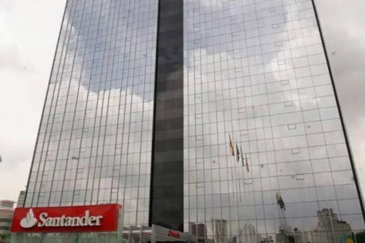 No primeiro semestre de 2011, a rede do Santander registrou uma queda nos lucros de 28,4%, para 500 milhões de euros (Divulgação)