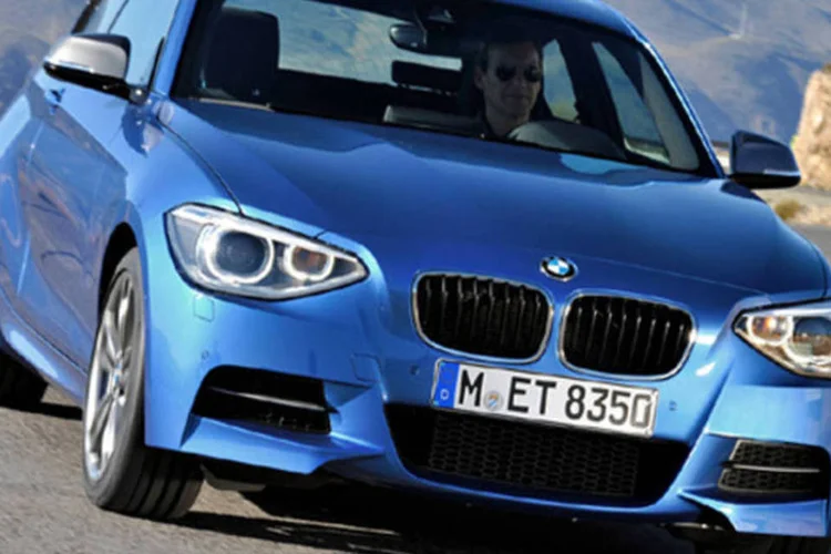 Modelo acelera de 0 a 100 km/h em 4,9 segundos e chega aos 250 km/h (Divulgação)