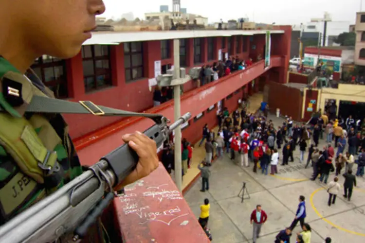 Soldado do exército peruano: segundo comunicado do Comando Conjunto, enfrentamento entre os rebeldes e homens das forças de segurança ocorreu na noite de domingo (Bloomberg)